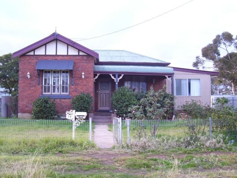 10 May Street, Parkes NSW 2870