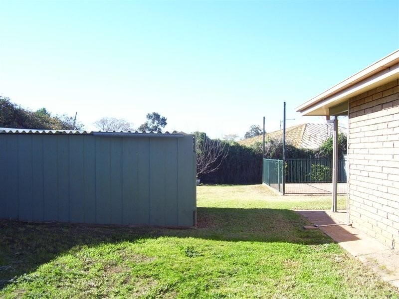 4 Best Street, Parkes NSW 2870
