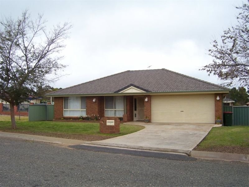 5 Friendship Place, Parkes NSW 2870