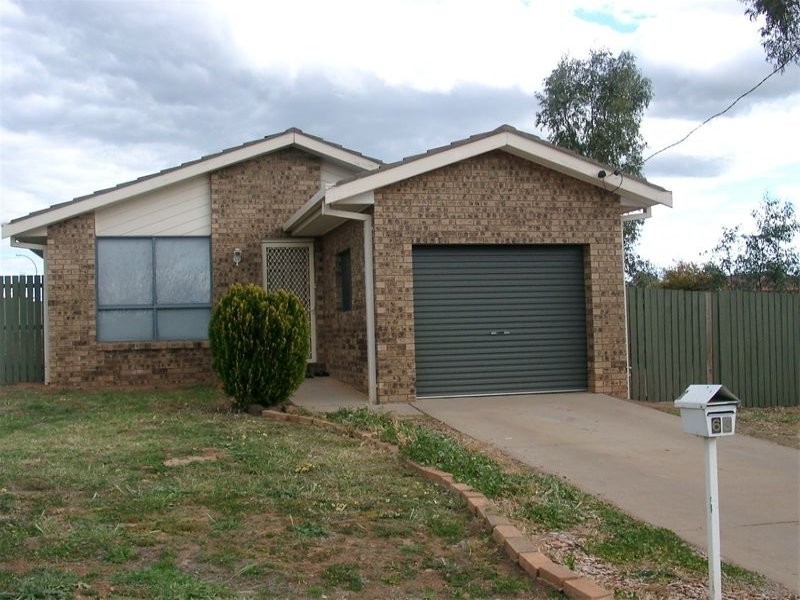 63 Medlyn Street, Parkes NSW 2870