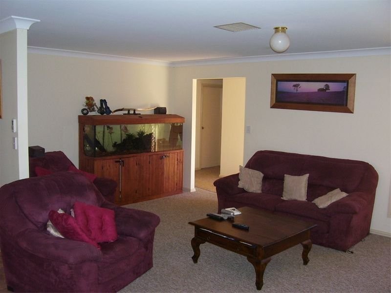 1 Hazelbank Avenue, Parkes NSW 2870