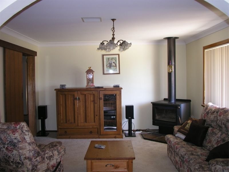 27 Mengarvie Road, Parkes NSW 2870