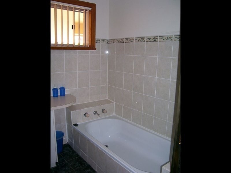 27 Mengarvie Road, Parkes NSW 2870