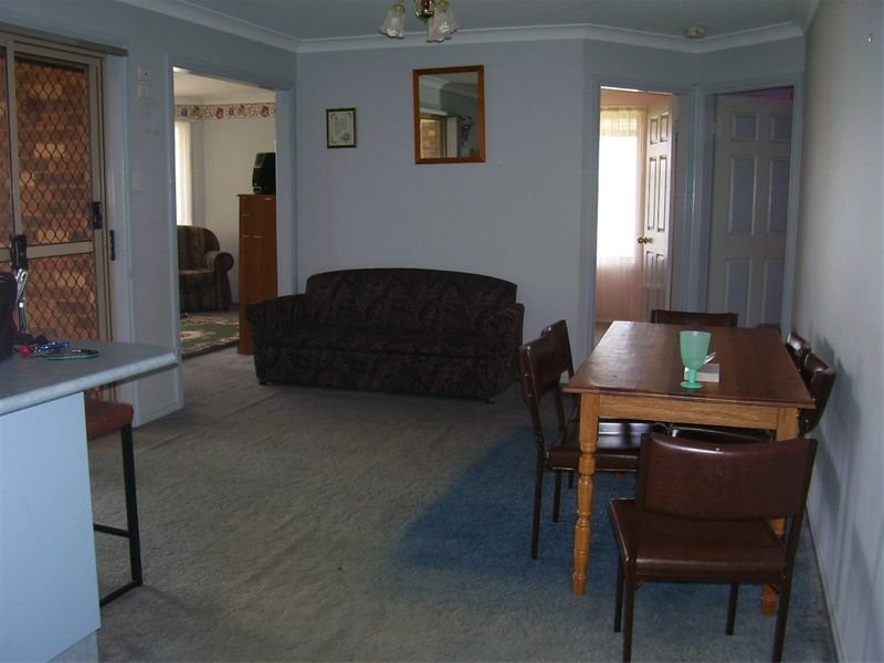 10 Mimosa Ave, Parkes NSW 2870