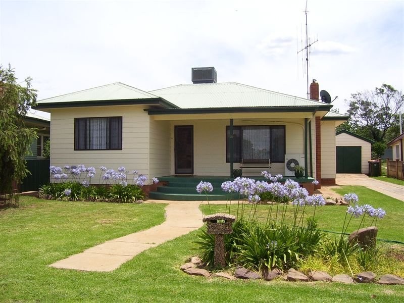 24 Pearce Street, Parkes NSW 2870