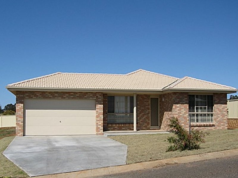 5 Vaucluse Place, Parkes NSW 2870