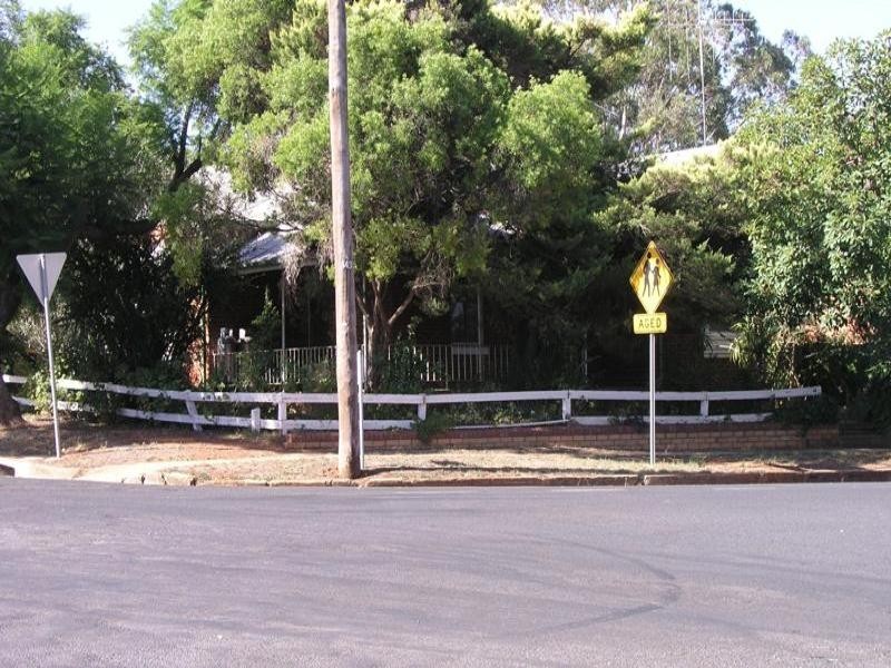 54 Orange Road, Parkes NSW 2870