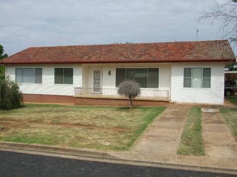 17 Orange Street, Parkes NSW 2870