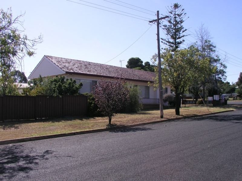 17 Orange Street, Parkes NSW 2870
