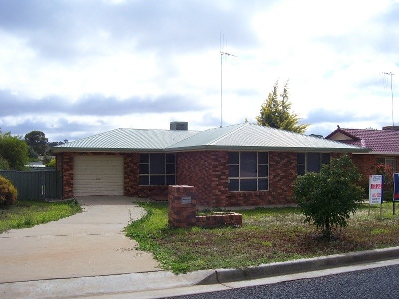 19 Ebelina Cres, Parkes NSW 2870