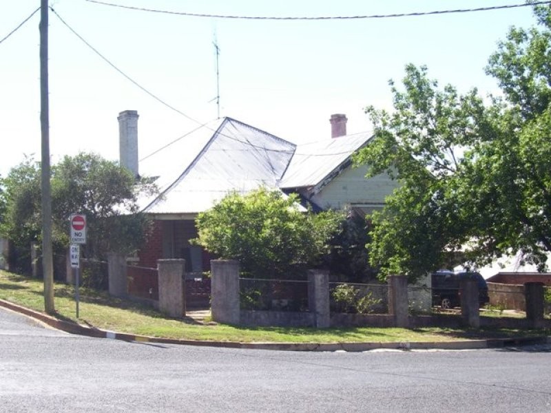 7 Currajong Street, Parkes NSW 2870