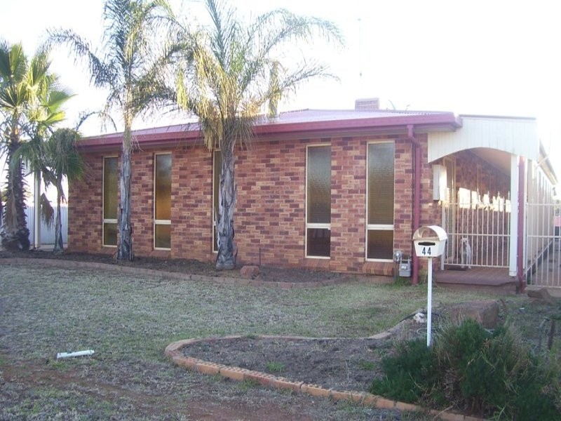44 Lawson Street, Parkes NSW 2870