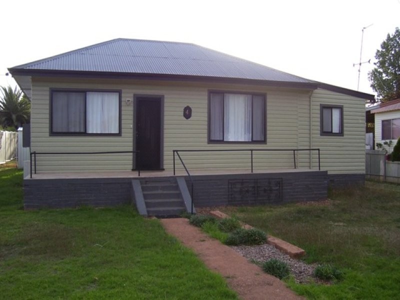 4 Thornbury Street, Parkes NSW 2870