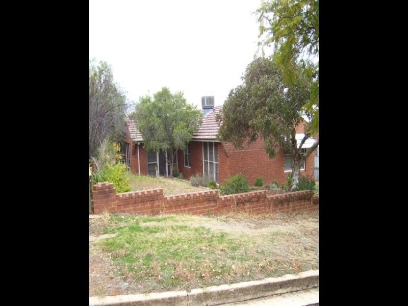 53 East Street, Parkes NSW 2870