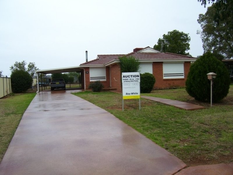 36 Middleton Street, Parkes NSW 2870