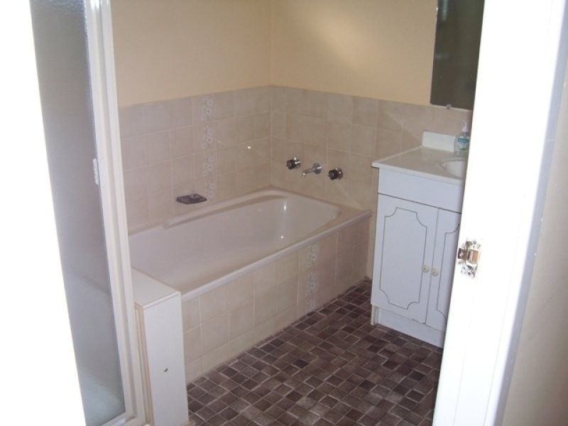 36 Middleton Street, Parkes NSW 2870