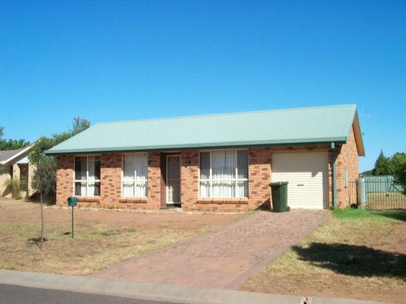 11 Georgefield Drive, Parkes NSW 2870
