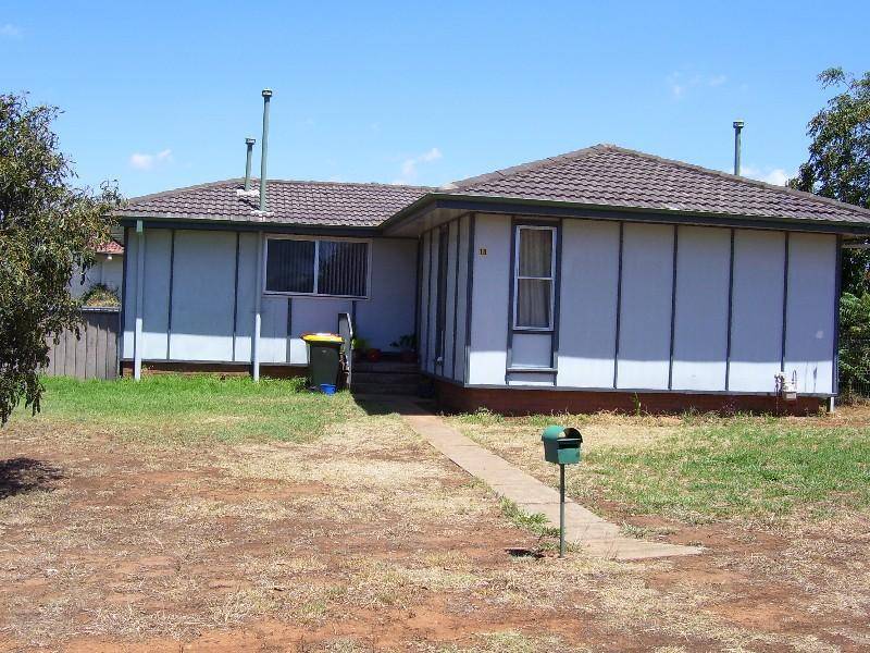 13 Best Street, Parkes NSW 2870