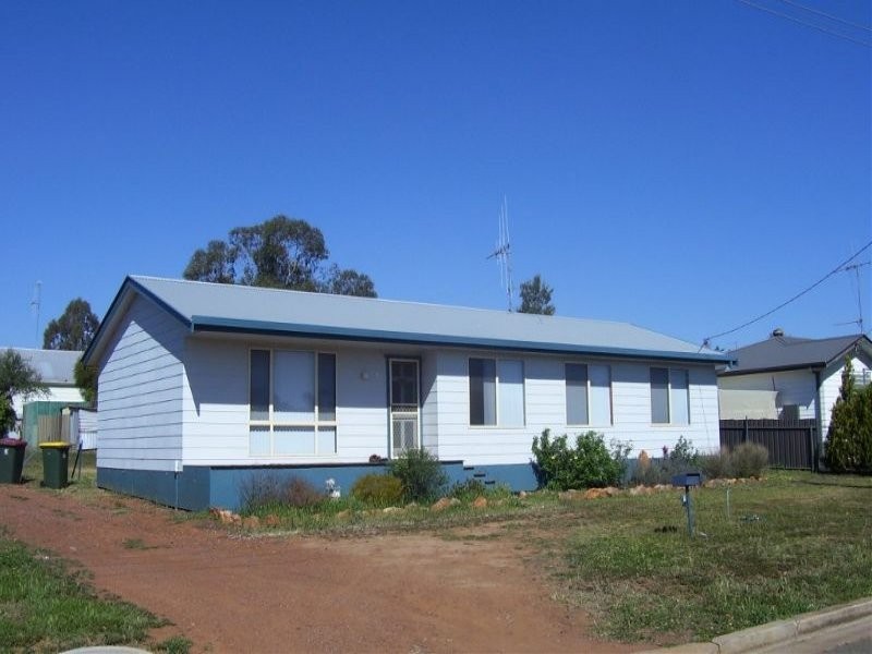 7 Lawson Street, Parkes NSW 2870