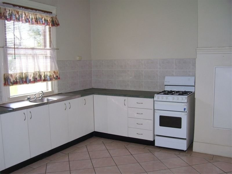 10 May Street, Parkes NSW 2870