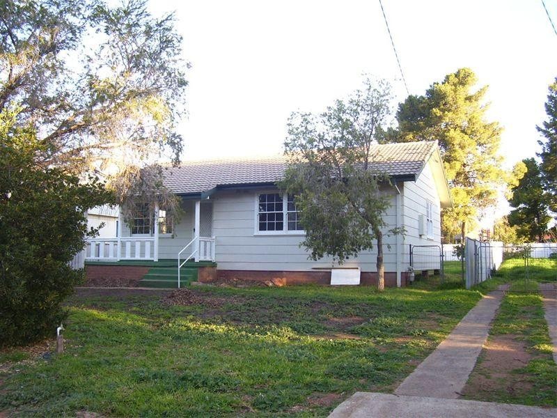 61 Woodward Street, Parkes NSW 2870