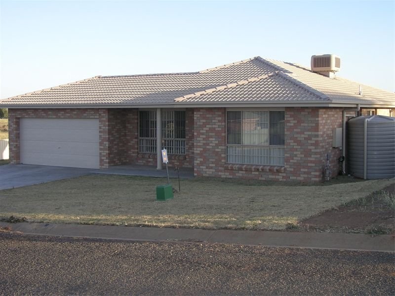 5 Vaucluse Place, Parkes NSW 2870