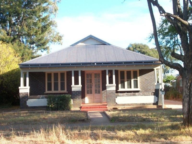 42 Close Street, Parkes NSW 2870