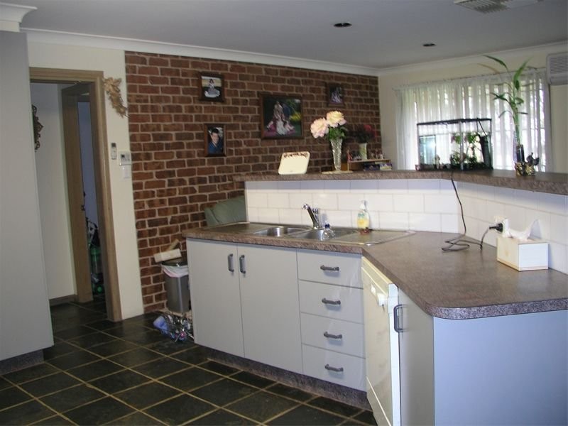 17 Golden Bar Drive, Parkes NSW 2870