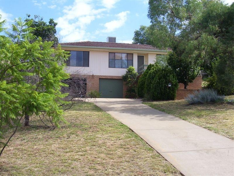 4 Church Street East, Parkes NSW 2870