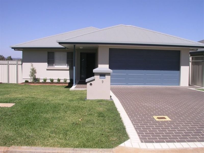 9 Koala Street, Parkes NSW 2870