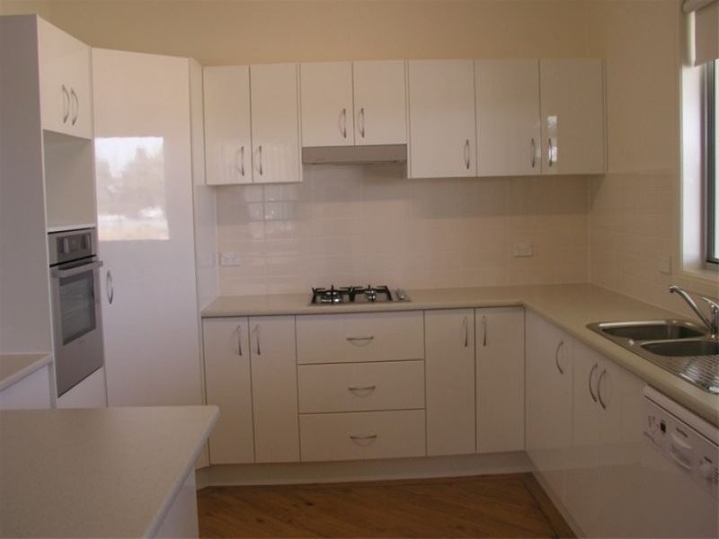 9 Koala Street, Parkes NSW 2870