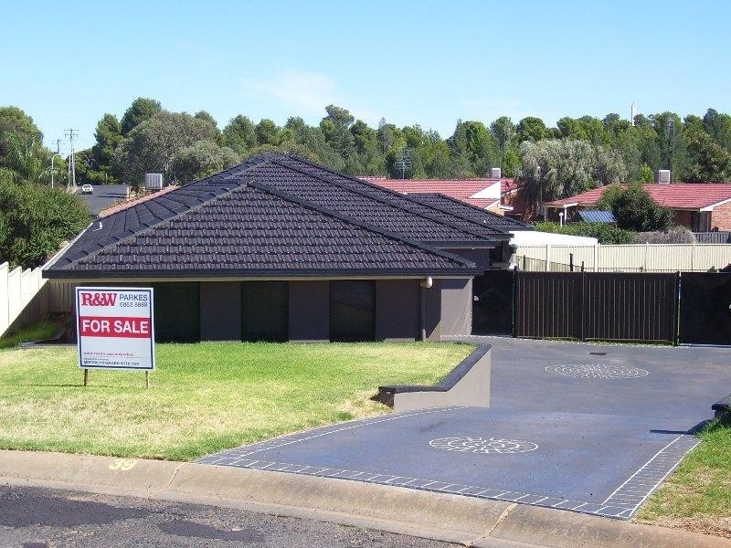 39 Glenburnie Close, Parkes NSW 2870