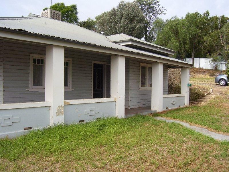 35 Albert Street, Parkes NSW 2870