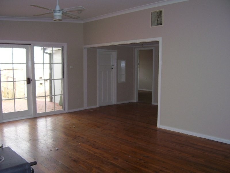 35 Albert Street, Parkes NSW 2870