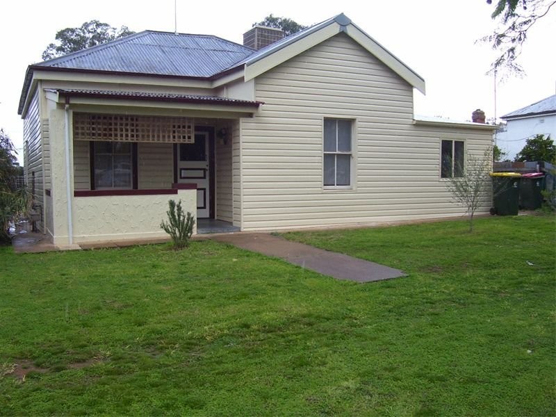 8 Bollinger Street, Parkes NSW 2870