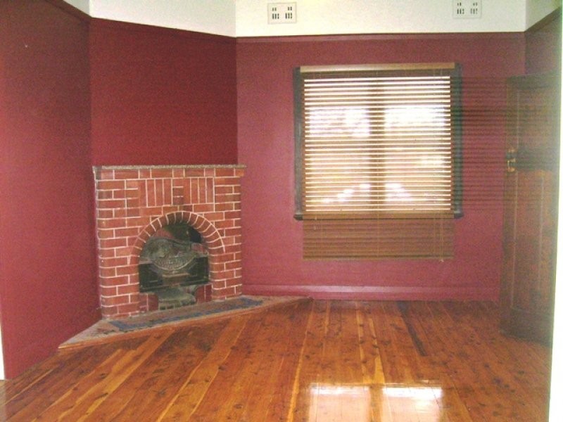 5 Cooke Streert, Parkes NSW 2870