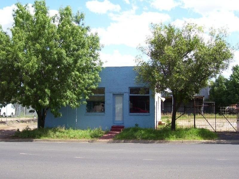 5 Grenfell St, Parkes NSW 2870