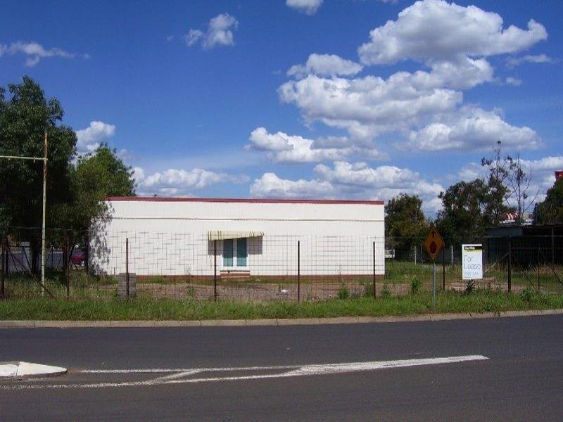5 Grenfell St, Parkes NSW 2870