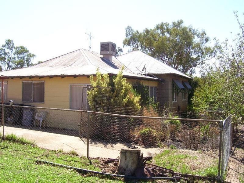 2 Sharlee, Parkes NSW 2870