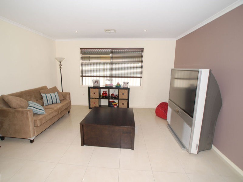 12 Barracoota Crescent, Aldinga Beach SA 5173