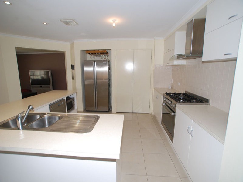 12 Barracoota Crescent, Aldinga Beach SA 5173