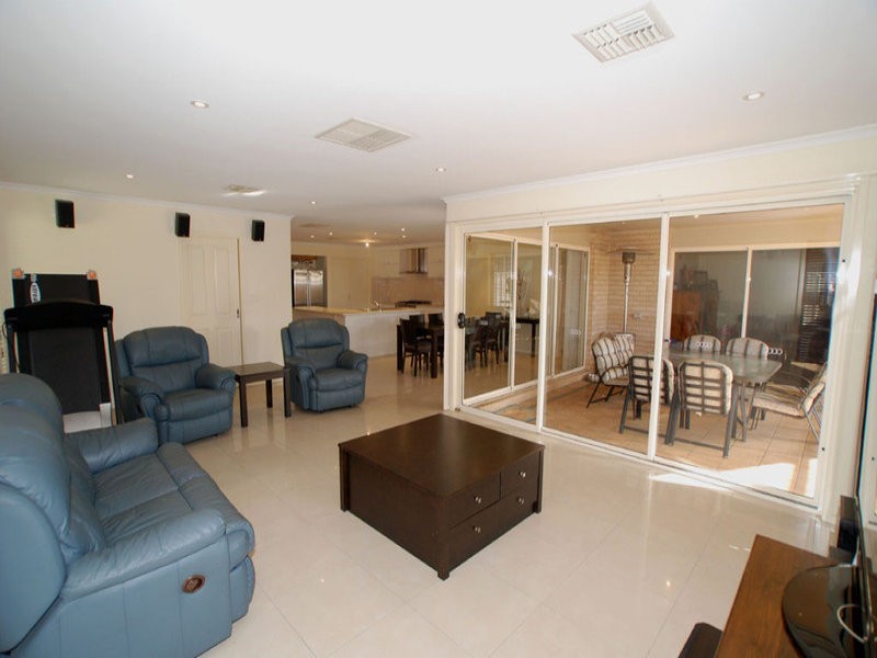 12 Barracoota Crescent, Aldinga Beach SA 5173