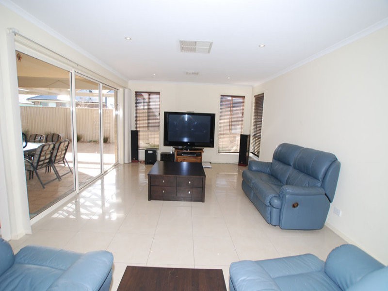 12 Barracoota Crescent, Aldinga Beach SA 5173