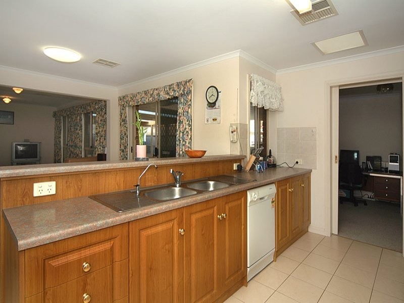 21 Harvey Crescent, Aldinga Beach SA 5173