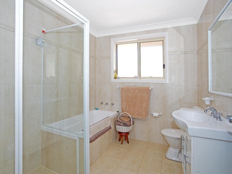 51 Barton St, Oak Flats NSW 2529