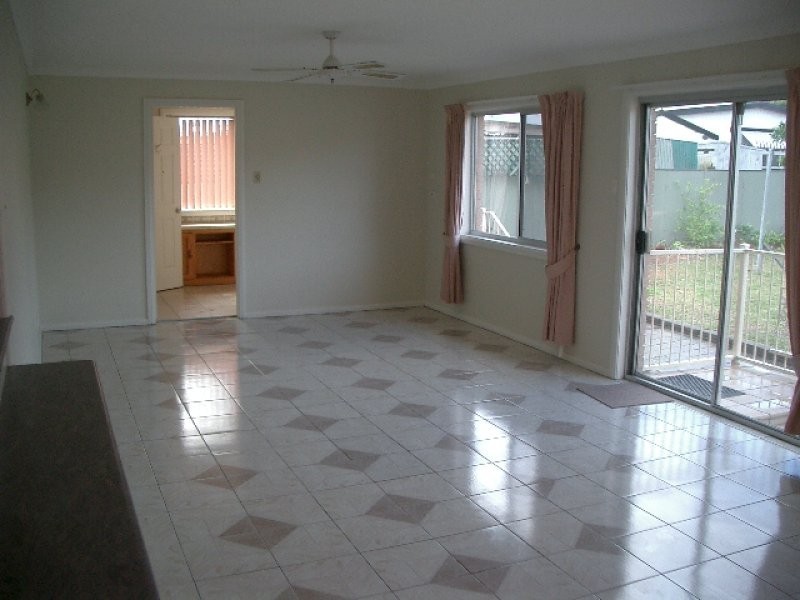 31 Morgan Ave, Mount Warrigal NSW 2528