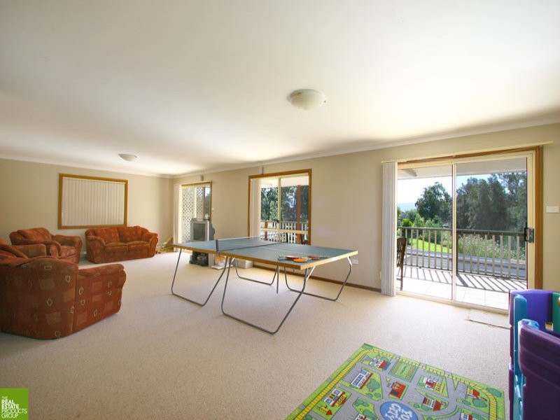 55 Devonshire Cres, Oak Flats NSW 2529