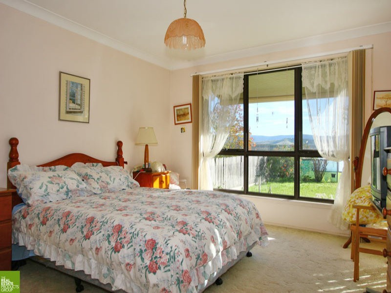 17 Newton Cres, Oak Flats NSW 2529