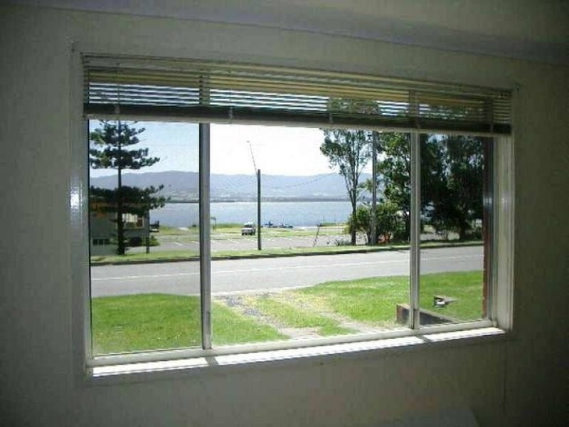 74 The Esplanade, Oak Flats NSW 2529