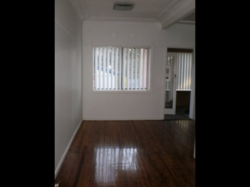 5 Park Crescent, Oak Flats NSW 2529